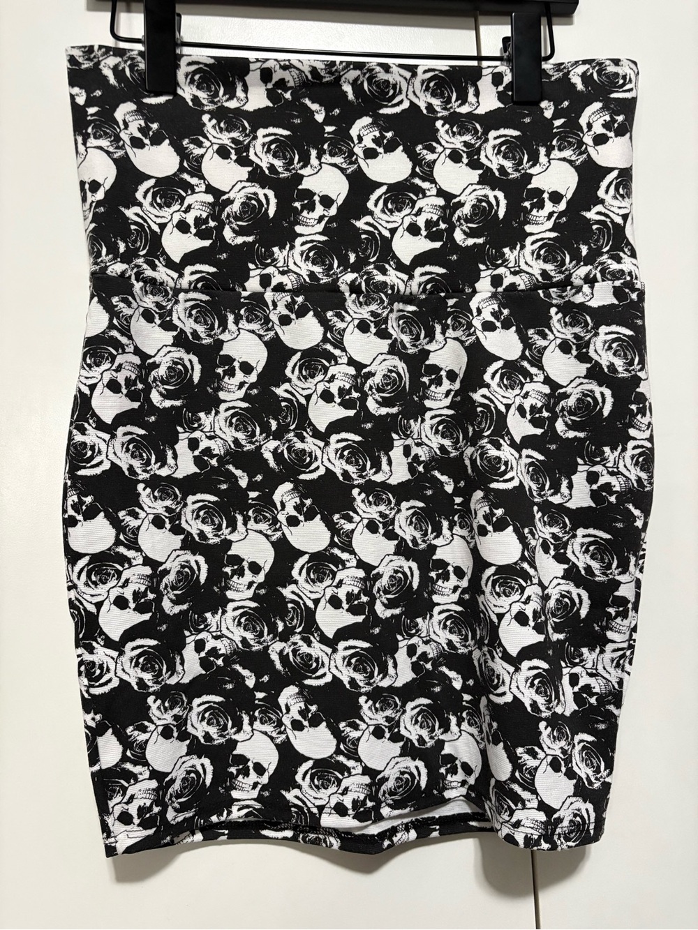 Teenage Runaway Black & White Rose/Skull Print Skirt